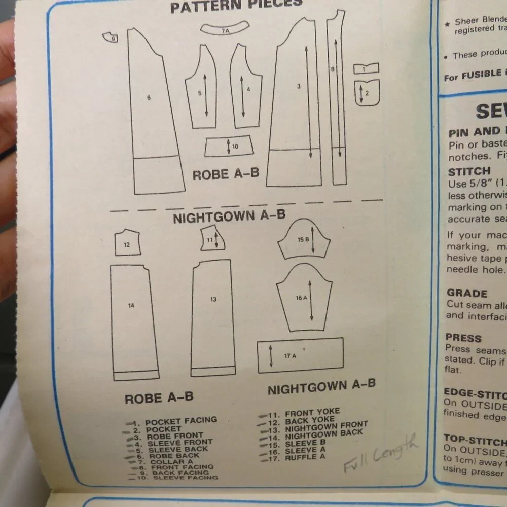 McCall's 2776 sewing pattern  EASY Robe, nightgown Small Petite